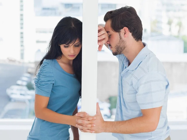 Mơ thấy người yêu cũ đến nhà chơi là điềm gì, tốt hay xấu?