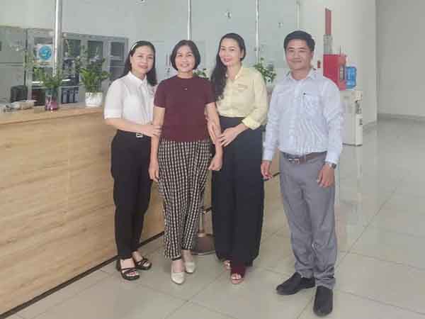 Người phụ nữ nhận 1,8 tỉ đồng từ vé số sau thắng kiện