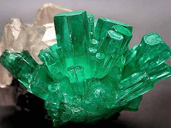 Mơ thấy ngọc bích phát sáng