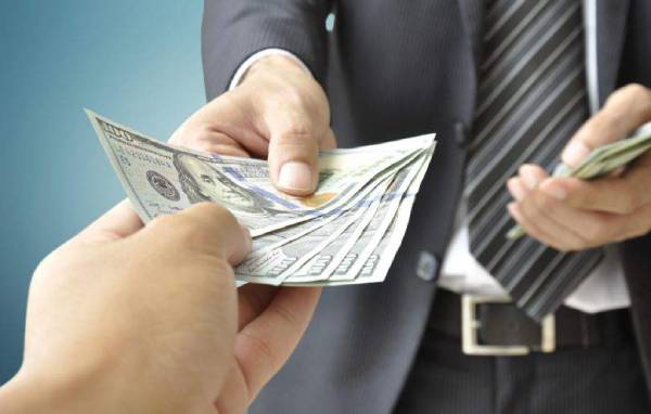 Bí ẩn đằng sau giấc mơ thấy có người trả tiền là gì?