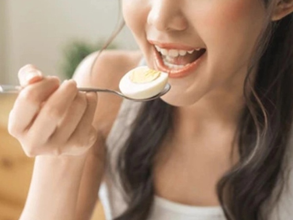 Tò mò với nhiều điềm báo lạ khi nằm mơ thấy ăn trứng 