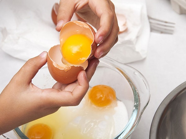 Tò mò với nhiều điềm báo lạ khi nằm mơ thấy ăn trứng 