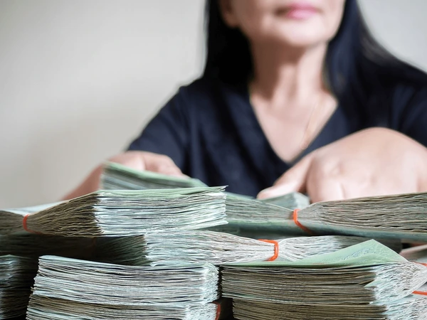 Nằm mơ thấy có người cho tiền là dấu hiệu cho may mắn?