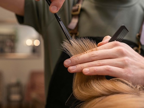 Nằm mơ thấy mình cắt tóc ngắn là điềm gì, hên hay xui?