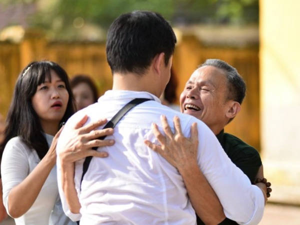 Nằm mơ thấy thầy giáo cũ là điềm gì, con số gì tài lộc?